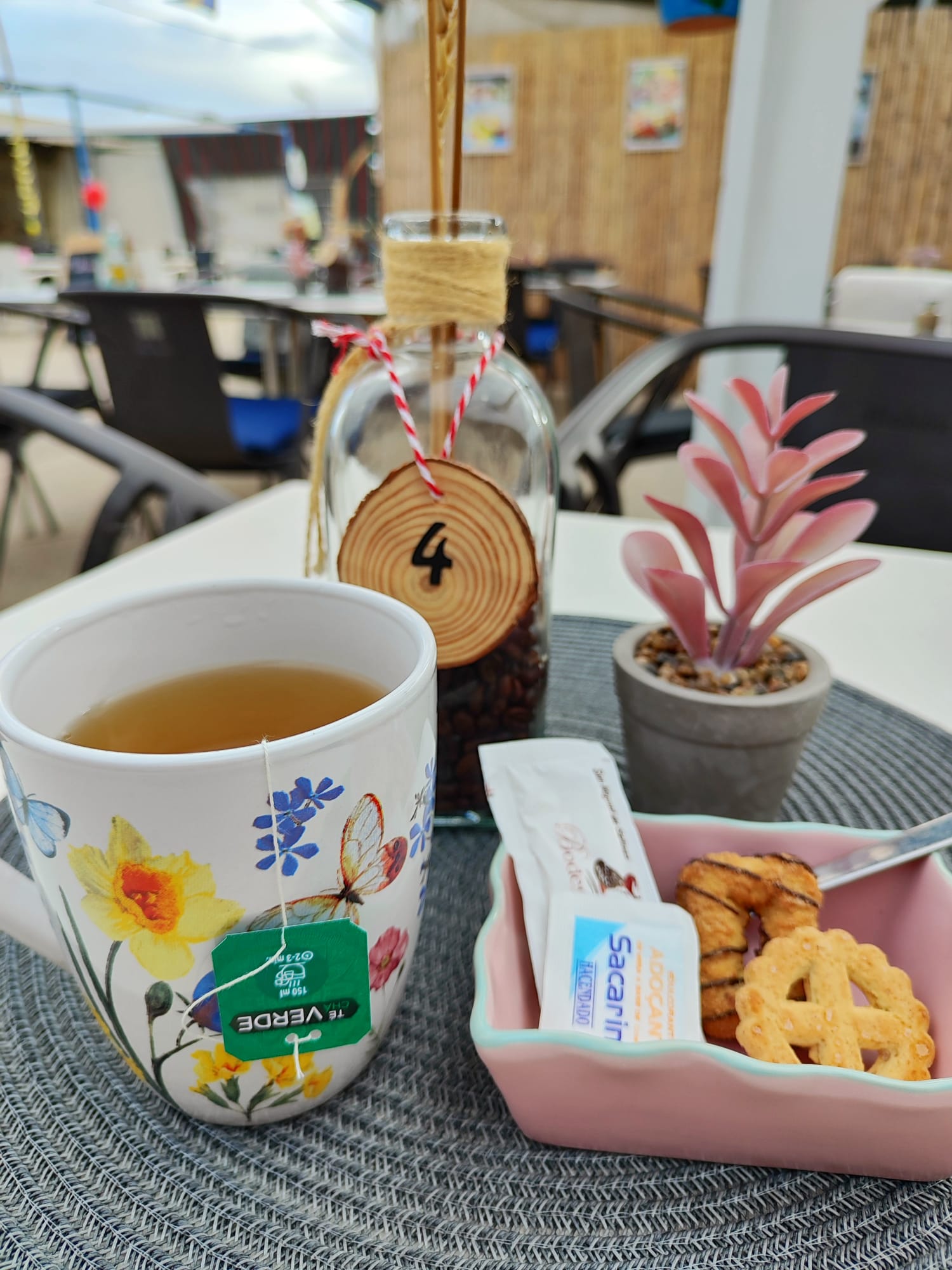 Tea & biscuits